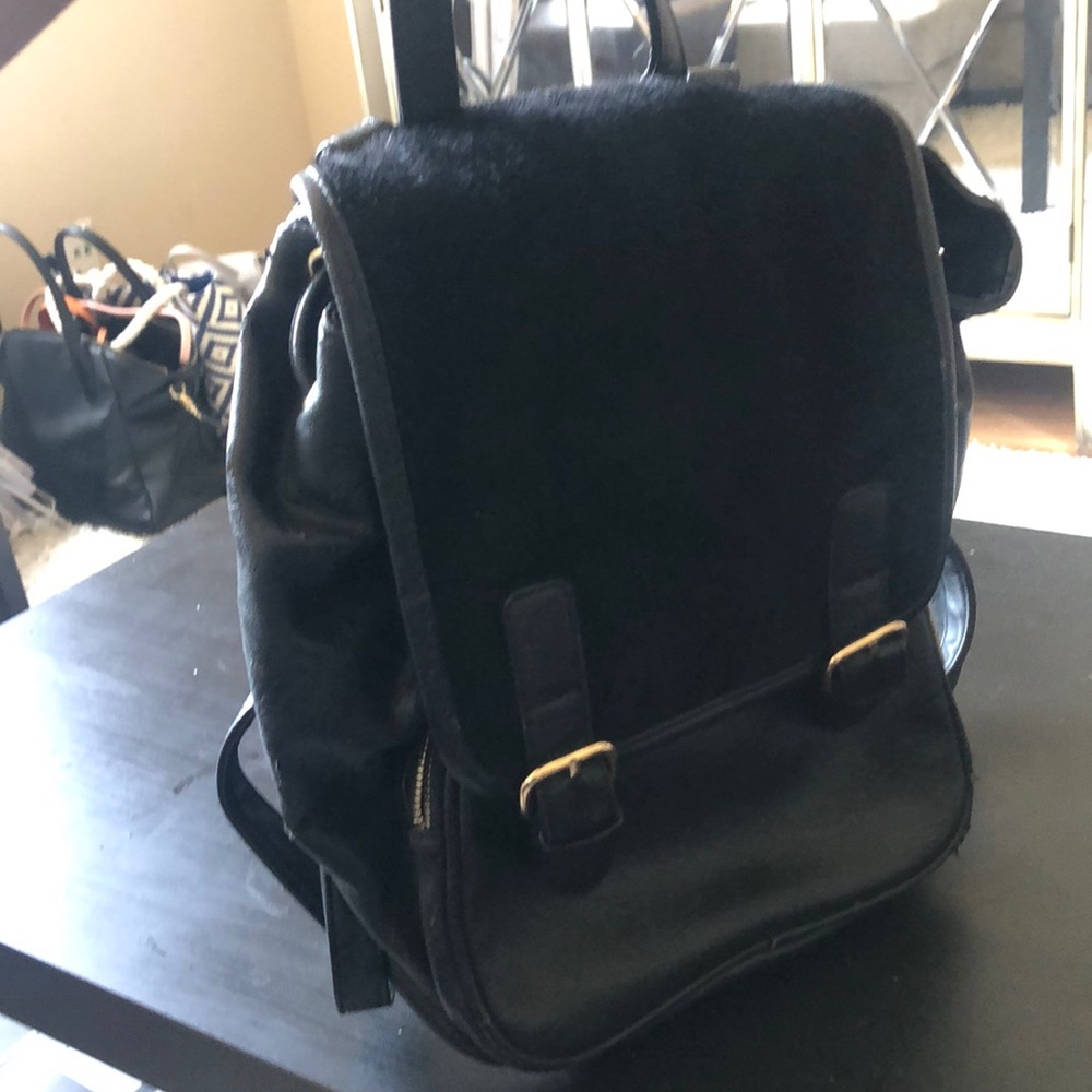 Black backpack - Picture 3 of 3